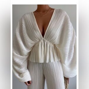 WILUNA TOP - BALLOON SLEEVE PLISSE TOP IN CREAM